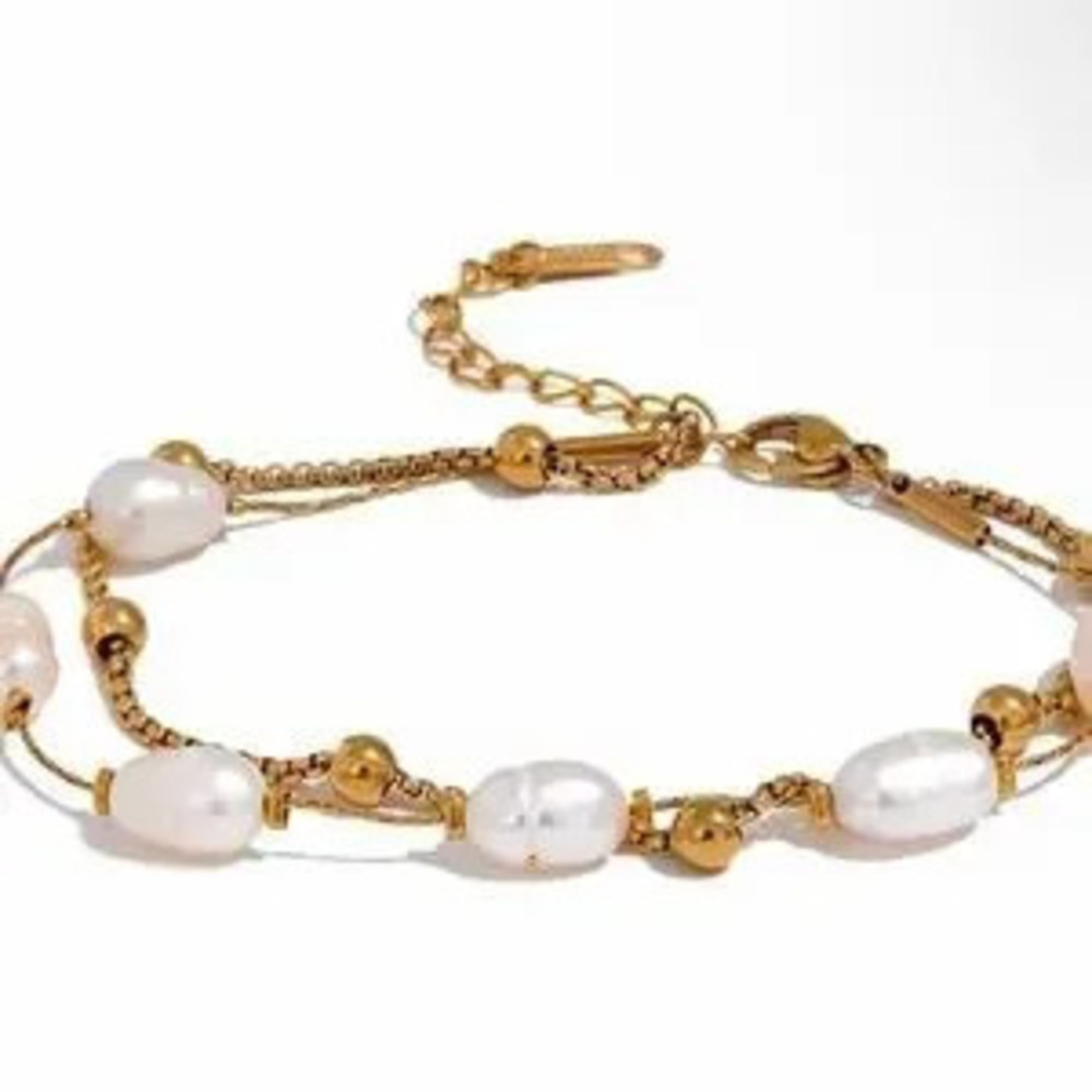 Dainty layered Gold Pearl Bracelet